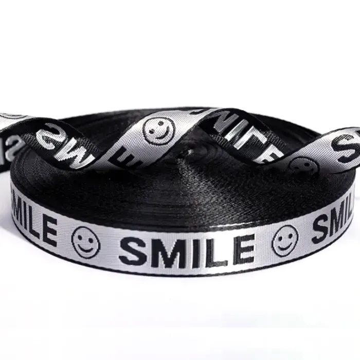 Jacquard ehundutako zinta